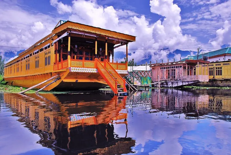 Srinagar: Thủ phủ m&ugrave;a h&egrave; giữa v&ugrave;ng Kashmir 6