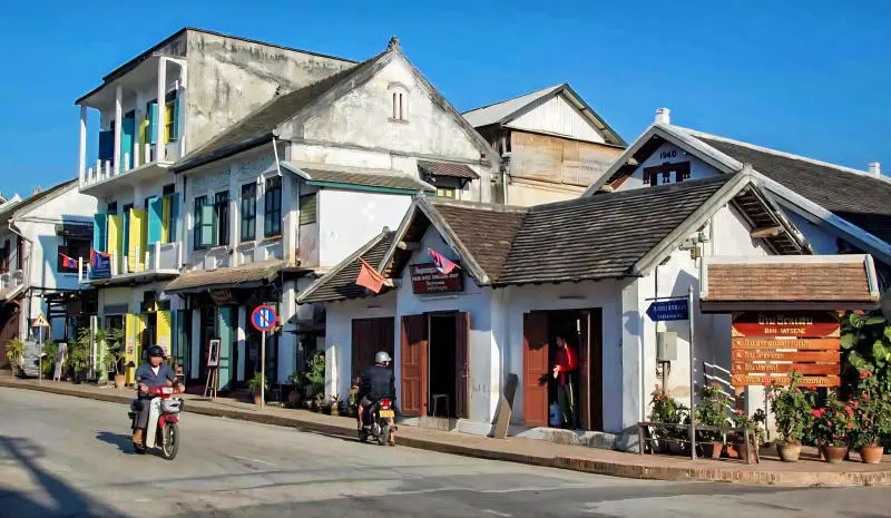 Thành phố Luông Pha Băng cổ kính nằm bên dòng sông Mê Kong 2