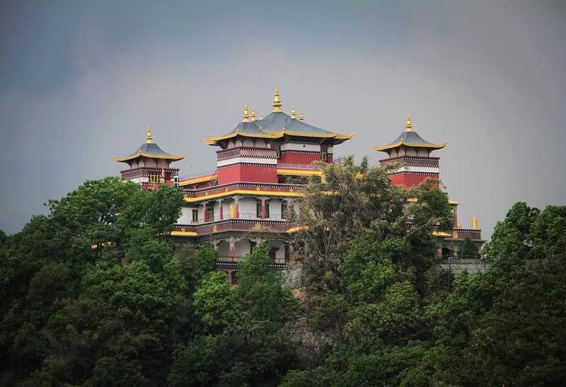 Thủ đ&ocirc; Kathmandu Nepal linh thi&ecirc;ng b&ecirc;n tiếng kinh cầu 12