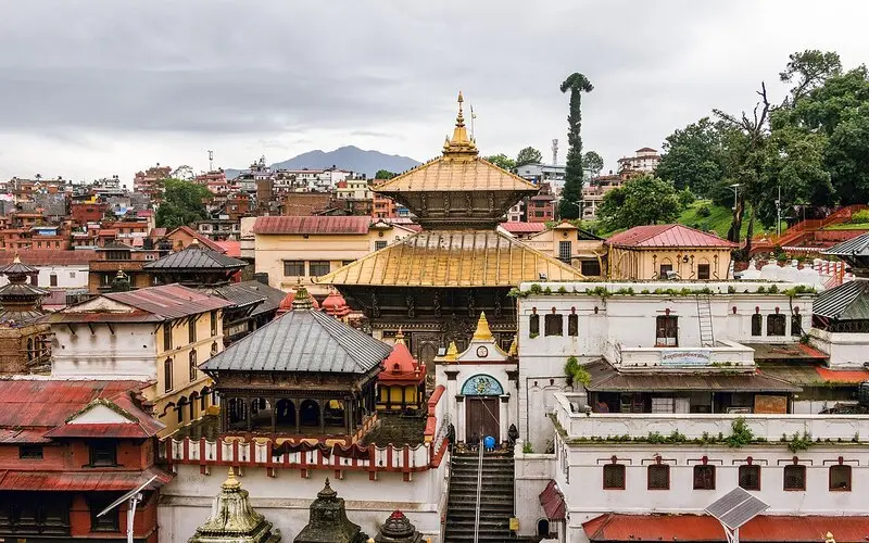 Thủ đ&ocirc; Kathmandu Nepal linh thi&ecirc;ng b&ecirc;n tiếng kinh cầu 10