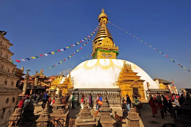 Thủ đ&ocirc; Kathmandu Nepal linh thi&ecirc;ng b&ecirc;n tiếng kinh cầu 11