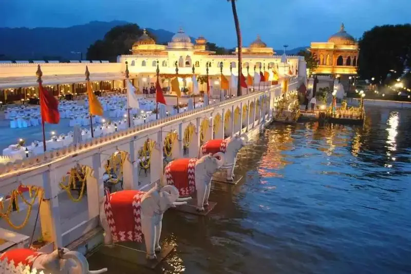 Udaipur, th&agrave;nh phố trắng bước ra từ cổ t&iacute;ch Ấn Độ 5