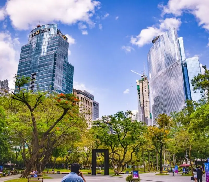 Makati đô thị sầm uất mang màu hoài cổ ở Philippines