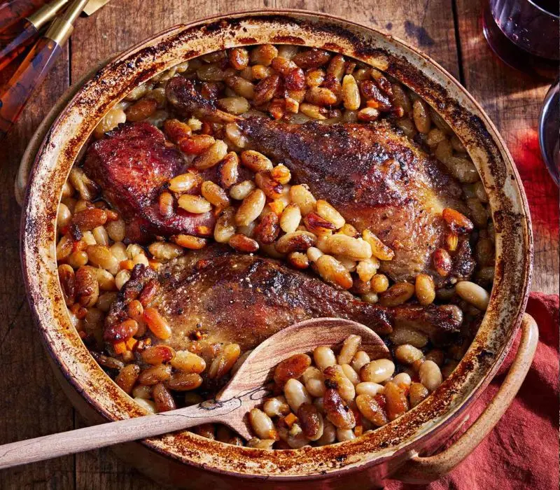Cassoulet: Món hầm huyền thoại của nước Pháp