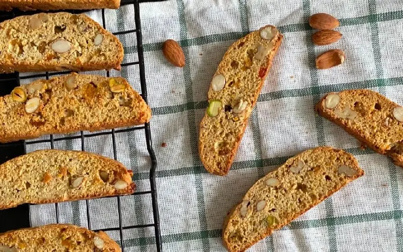 Biscotti: B&aacute;nh ăn ki&ecirc;ng trứ danh từ &Yacute; khiến ai cũng phải m&ecirc; 6