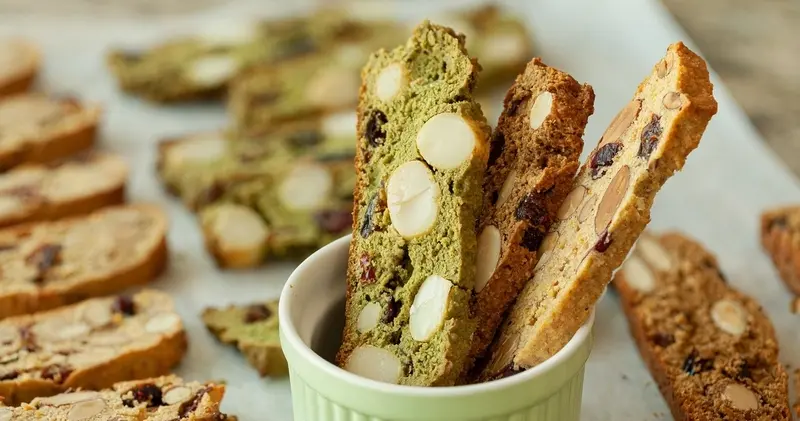 Biscotti: B&aacute;nh ăn ki&ecirc;ng trứ danh từ &Yacute; khiến ai cũng phải m&ecirc; 2