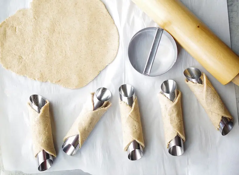 Cannoli, m&oacute;n tr&aacute;ng miệng gi&ograve;n ngọt đặc trưng của ẩm thực Sicily 6