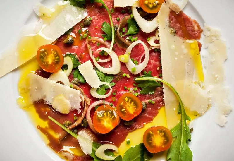 Carpaccio: M&oacute;n ăn khai vị truyền thống nổi tiếng của &Yacute; 4