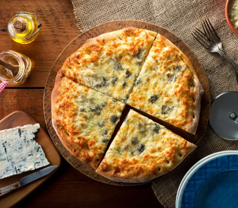 Chinh phục vị giác với Gorgonzola: Phô mai xanh trứ danh của Ý 4