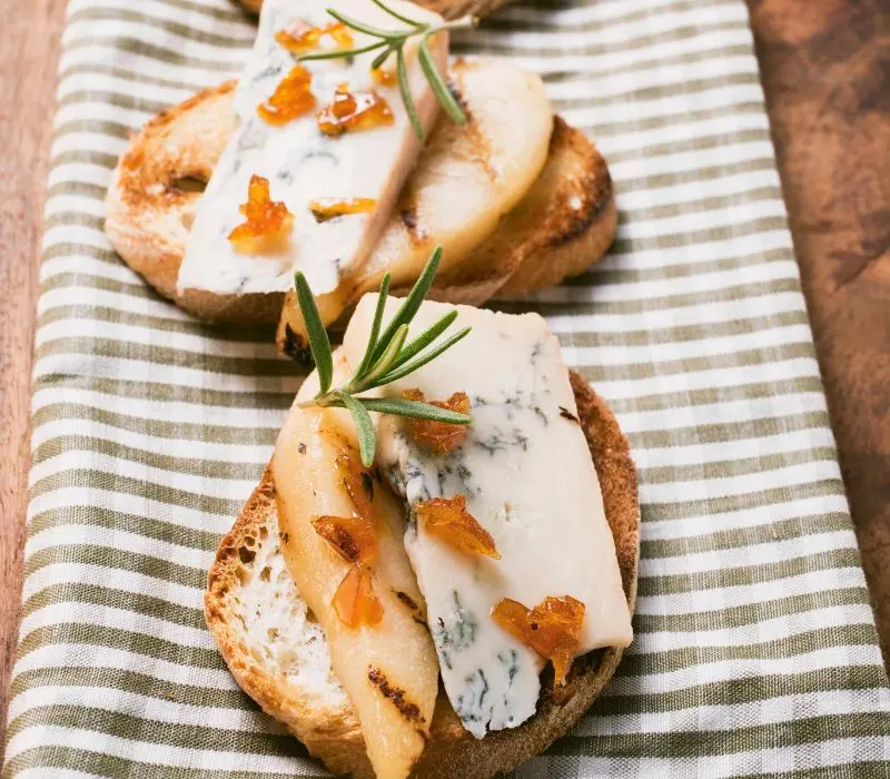 Chinh phục vị giác với Gorgonzola: Phô mai xanh trứ danh của Ý 7
