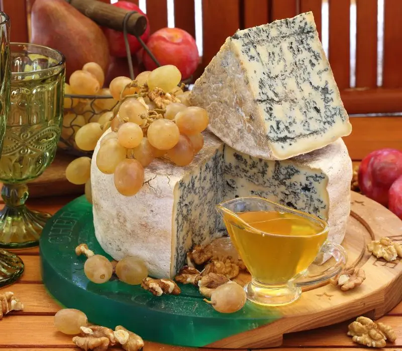 Chinh phục vị giác với Gorgonzola: Phô mai xanh trứ danh của Ý 10