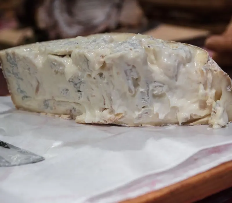 Chinh phục vị giác với Gorgonzola: Phô mai xanh trứ danh của Ý 11