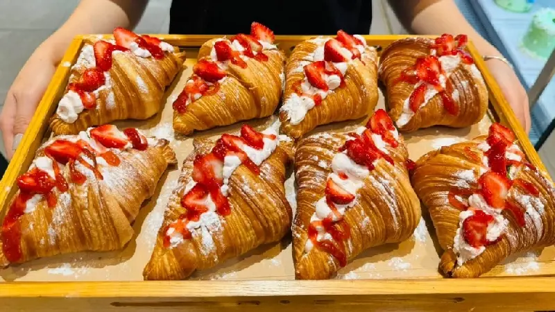 Croissant: Tinh hoa nước Pháp trong từng lớp vỏ giòn tan 6