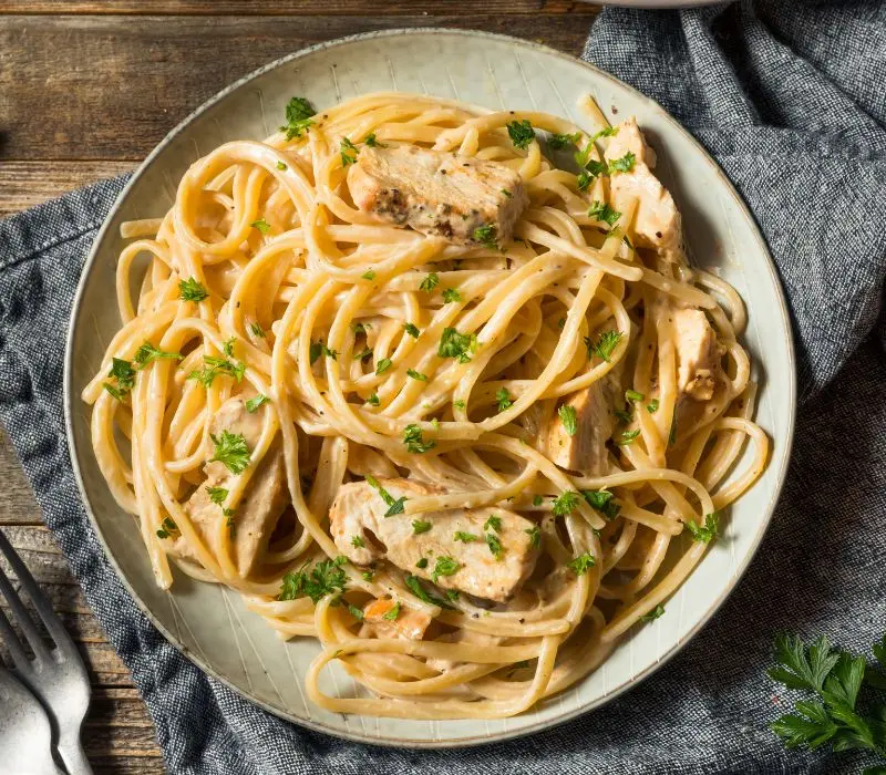Fettuccine, kh&aacute;m ph&aacute; hương vị tinh tế của m&oacute;n m&igrave; &Yacute; nổi tiếng 2