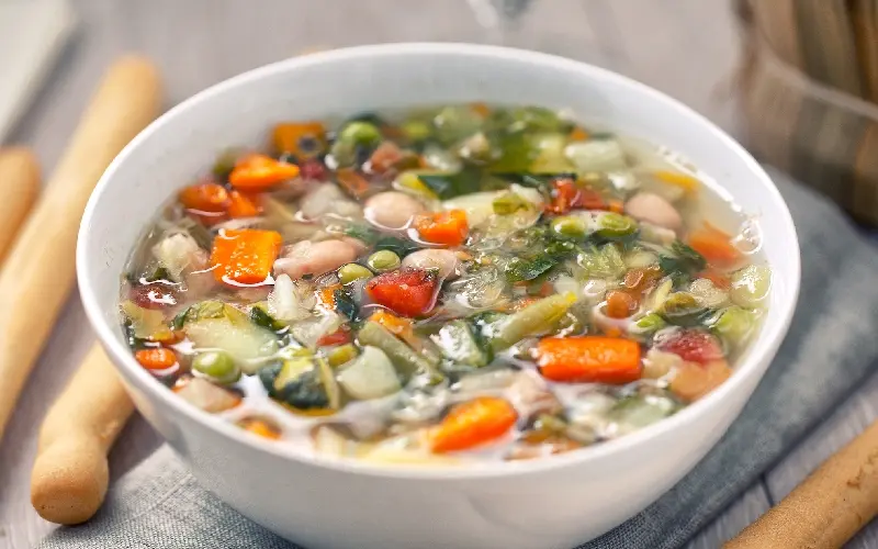 Minestrone l&agrave; g&igrave;? Kh&aacute;m ph&aacute; m&oacute;n s&uacute;p rau củ nổi tiếng ở nước &Yacute; 7