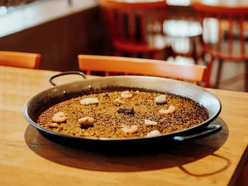 Paella: M&oacute;n cơm trứ danh của nền ẩm thực T&acirc;y Ban Nha 8
