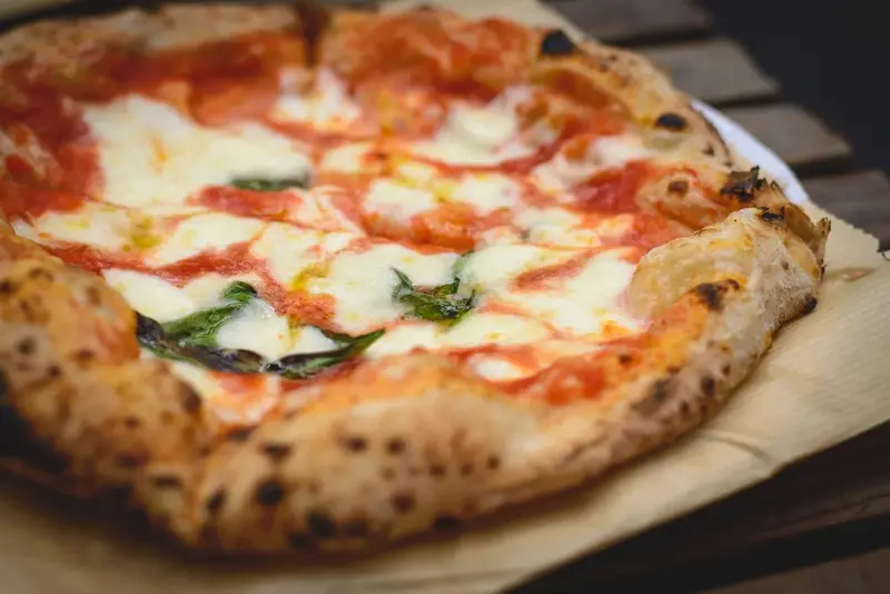 Pizza Napoletana, m&oacute;n ăn biểu tượng của ẩm thực &Yacute; 8
