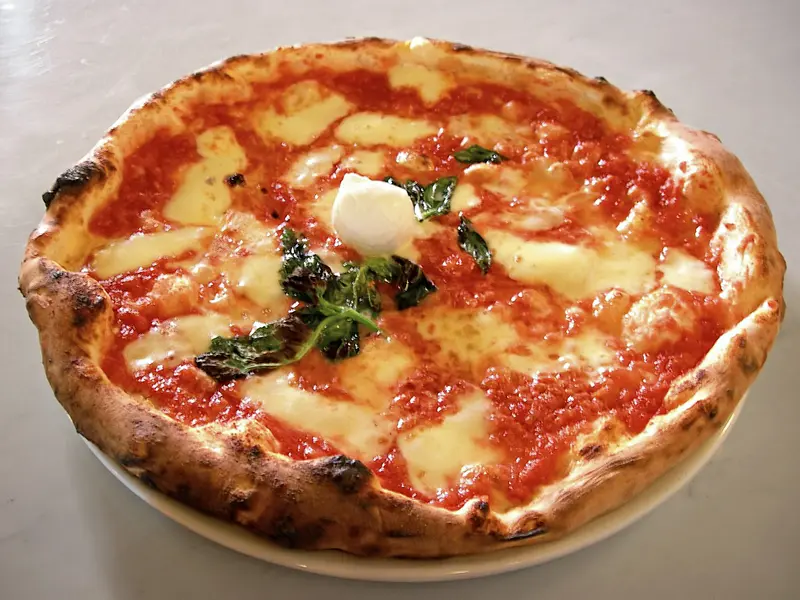 Pizza Napoletana, m&oacute;n ăn biểu tượng của ẩm thực &Yacute; 2