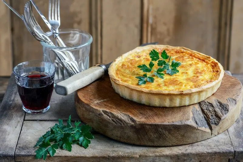 Quiche Lorraine: B&aacute;nh tart mặn trứ danh v&ugrave;ng Lorraine, Ph&aacute;p 9