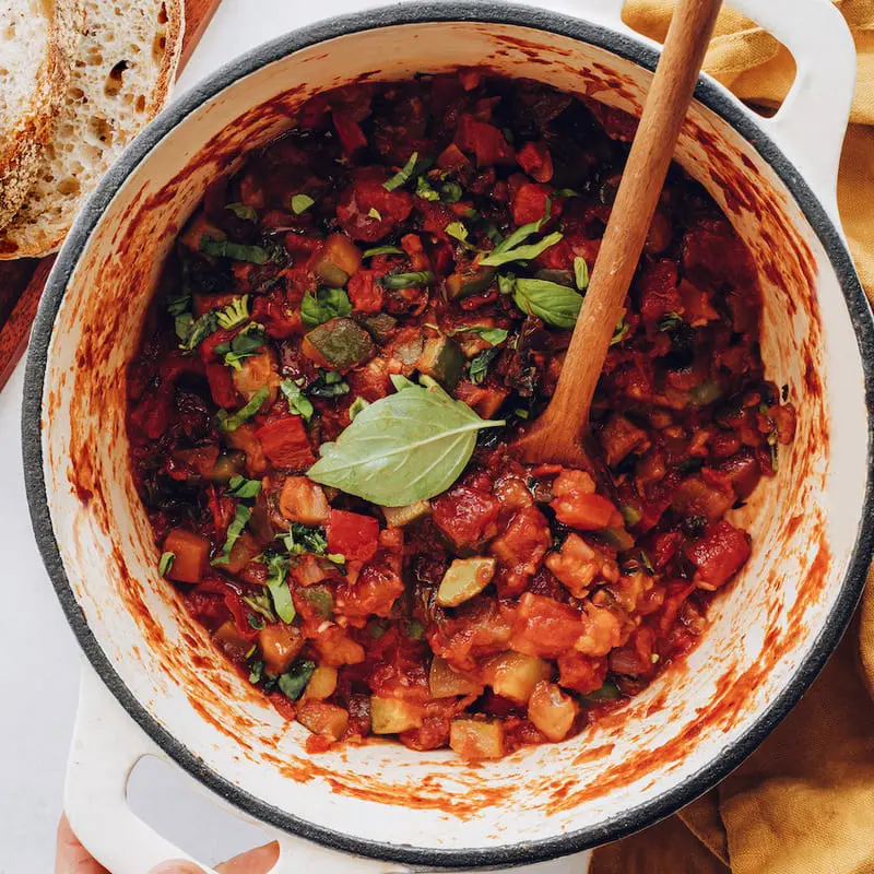 Ratatouille: Từ m&oacute;n hầm n&ocirc;ng d&acirc;n đến biểu tượng ẩm thực Ph&aacute;p 7
