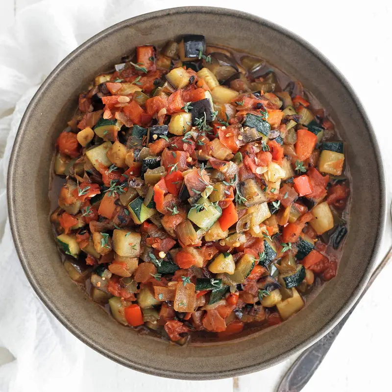 Ratatouille: Từ m&oacute;n hầm n&ocirc;ng d&acirc;n đến biểu tượng ẩm thực Ph&aacute;p 5