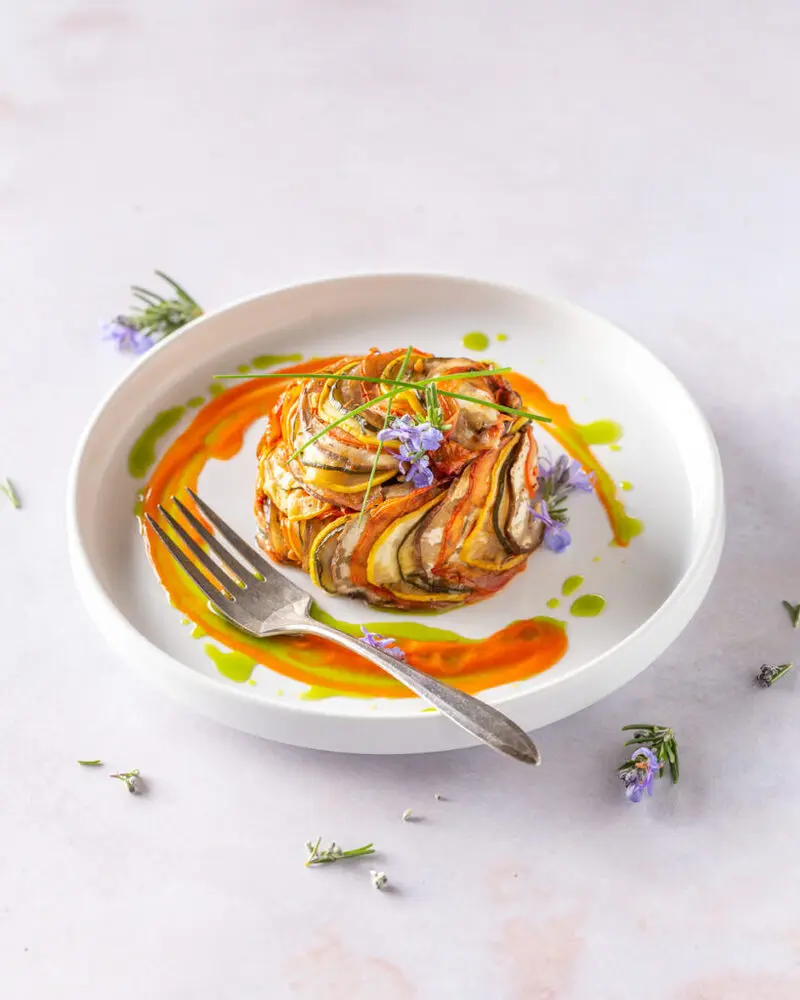 Ratatouille: Từ m&oacute;n hầm n&ocirc;ng d&acirc;n đến biểu tượng ẩm thực Ph&aacute;p 9