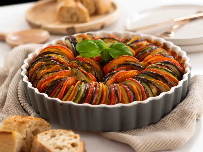 Ratatouille: Từ m&oacute;n hầm n&ocirc;ng d&acirc;n đến biểu tượng ẩm thực Ph&aacute;p 3