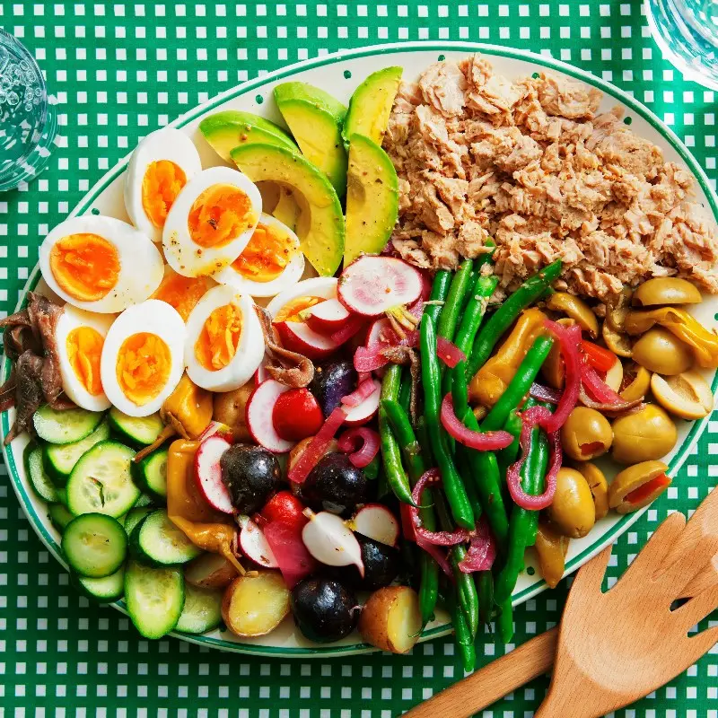 Salad Nicoise: M&oacute;n ăn thanh m&aacute;t từ th&agrave;nh phố Nice nước Ph&aacute;p 3