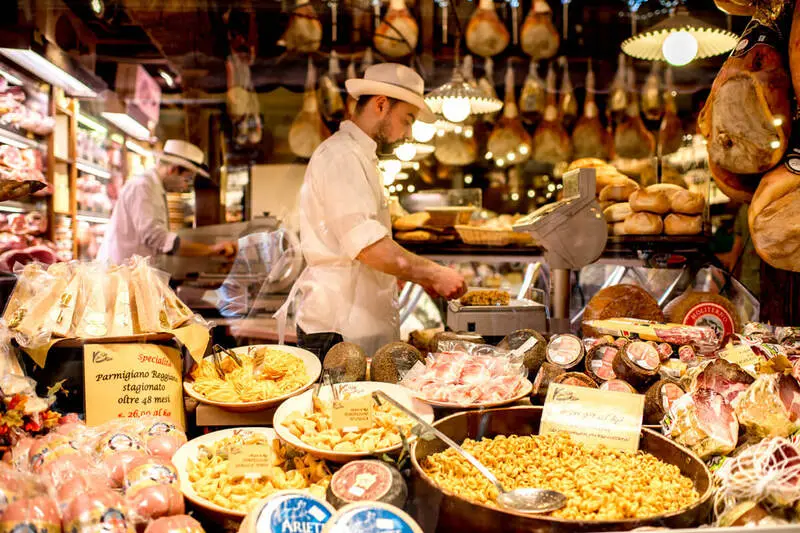 Thưởng thức Prosciutto, tinh hoa thịt muối &Yacute; l&agrave;m say l&ograve;ng thực kh&aacute;ch 11