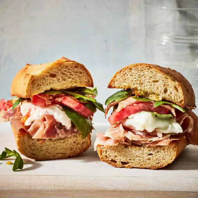 Thưởng thức Prosciutto, tinh hoa thịt muối &Yacute; l&agrave;m say l&ograve;ng thực kh&aacute;ch 10