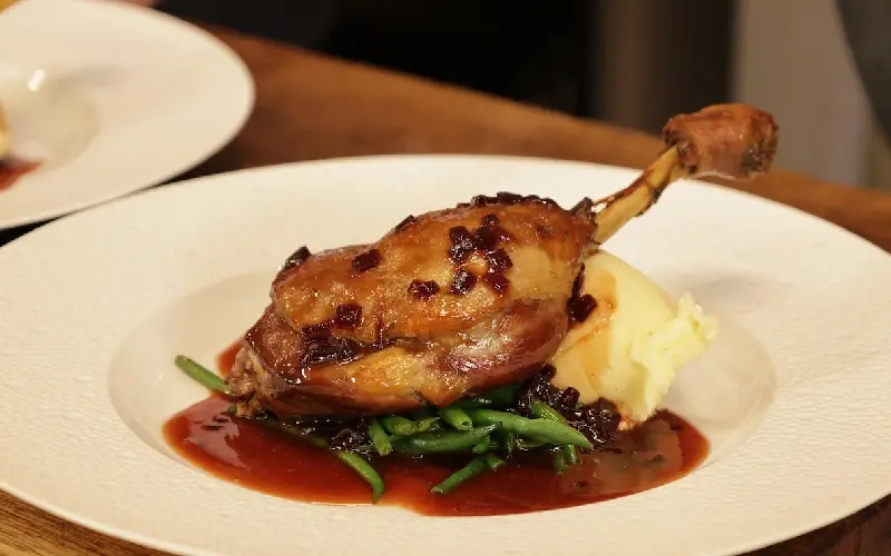 V&igrave; sao Duck Confit l&agrave; m&oacute;n ăn phải thử khi đến Ph&aacute;p? 4