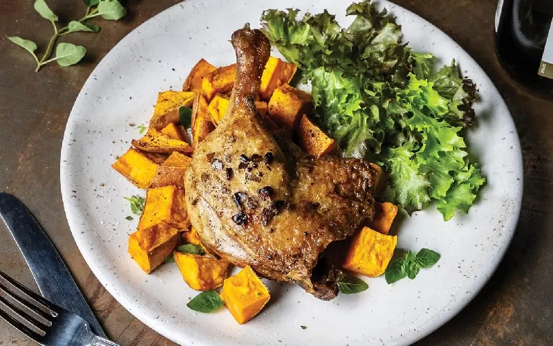 V&igrave; sao Duck Confit l&agrave; m&oacute;n ăn phải thử khi đến Ph&aacute;p? 9