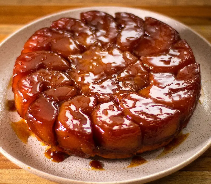 Tarte Tatin: Món bánh táo lật ngược đầy mê hoặc từ nước Pháp