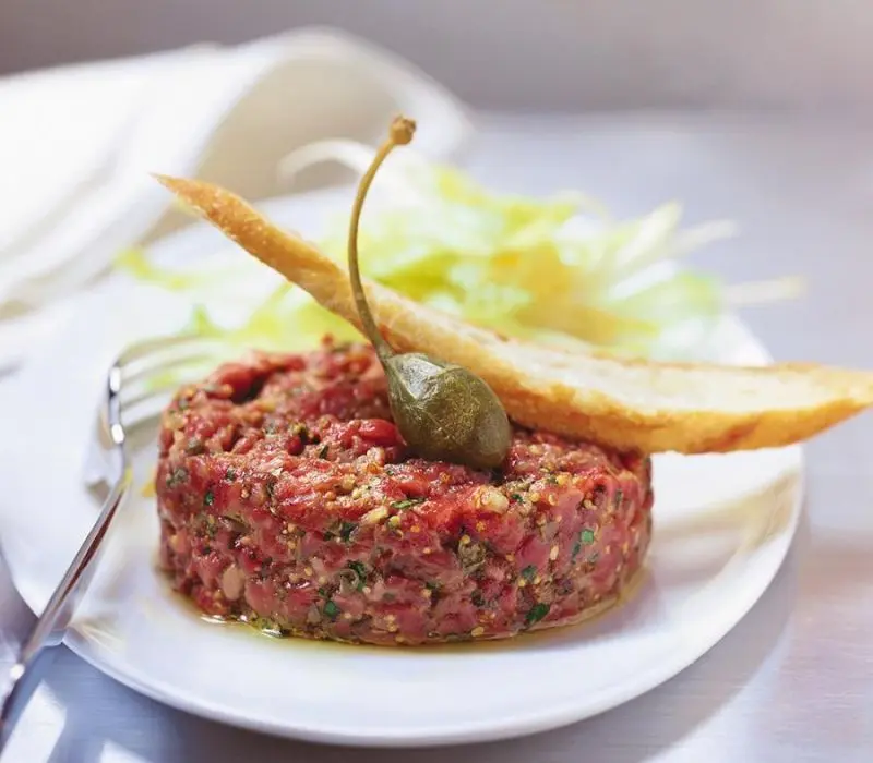 Thưởng thức thịt bò Tartare kiểu Pháp ngon cực phẩm