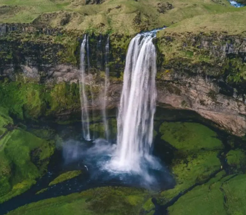 Ấn tượng trước thác nước Seljalandsfoss kỳ vĩ, đẹp ngoạn mục