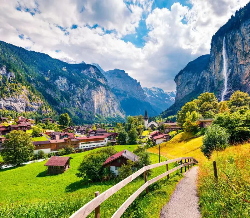 Check in làng Lauterbrunnen Thụy Sĩ thơ mộng, đẹp đắm say