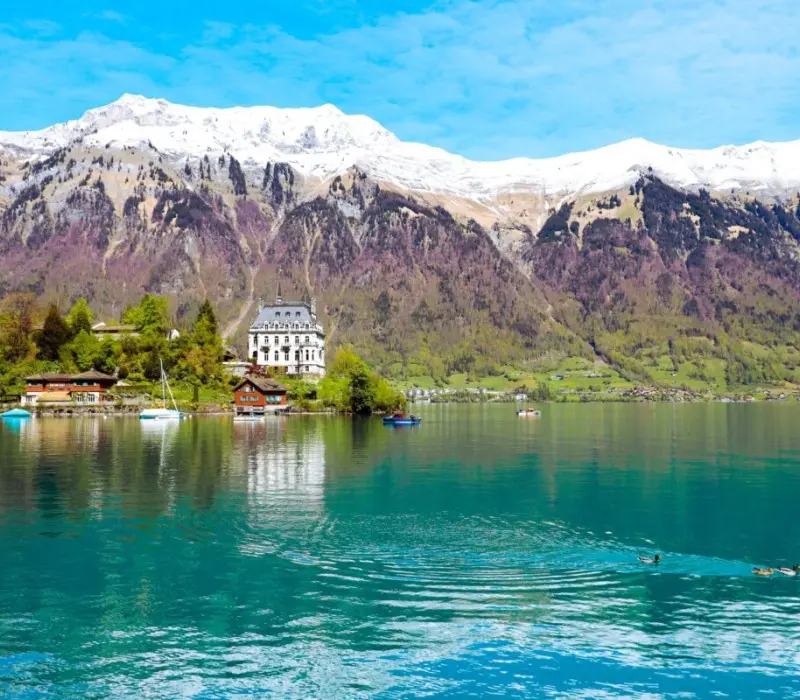 Có một nàng thơ Iseltwald bên hồ Brienz lãng mạn