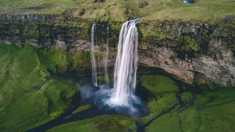 Ấn tượng trước th&aacute;c nước Seljalandsfoss kỳ vĩ, đẹp ngoạn mục 2