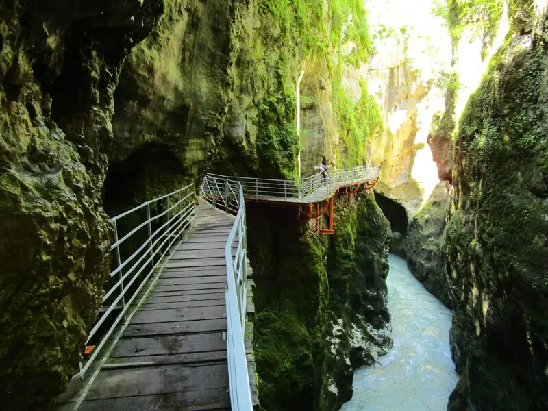 Annecy, Ph&aacute;p: Vi&ecirc;n ngọc xanh tươi của v&ugrave;ng Savoie 10