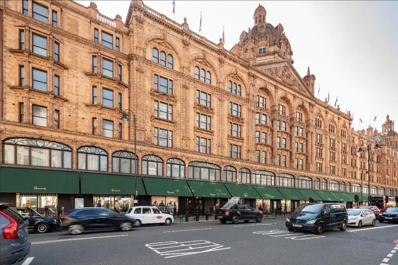 B&aacute;ch h&oacute;a Harrods London thi&ecirc;n đường cho c&aacute;c t&iacute;n đồ mua sắm ở Anh 7