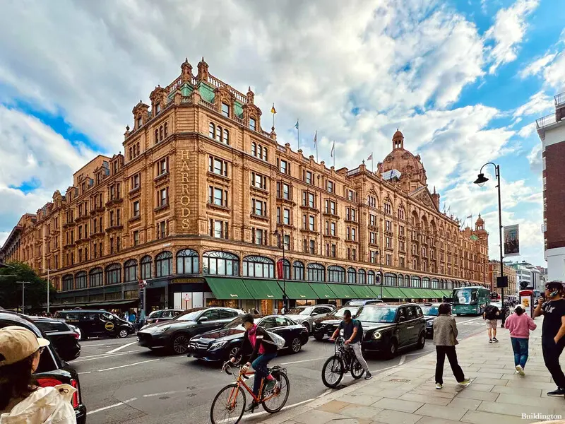 B&aacute;ch h&oacute;a Harrods London thi&ecirc;n đường cho c&aacute;c t&iacute;n đồ mua sắm ở Anh 2