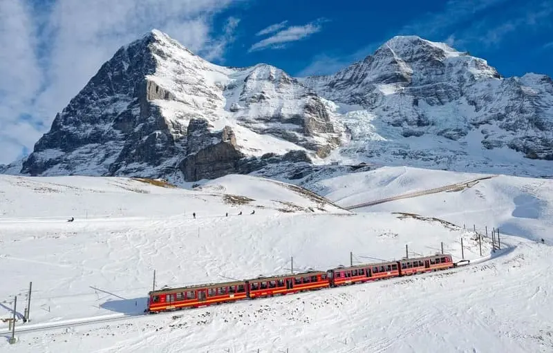Bước v&agrave;o thế giới mộng mơ của L&agrave;ng Grindelwald cổ t&iacute;ch 3