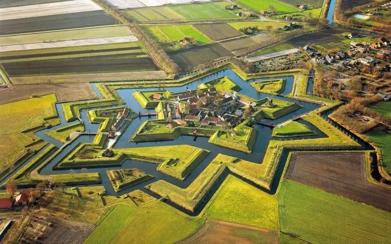 Cảm nhận n&eacute;t đẹp văn h&oacute;a v&agrave; lịch sử của th&agrave;nh phố Groningen 7