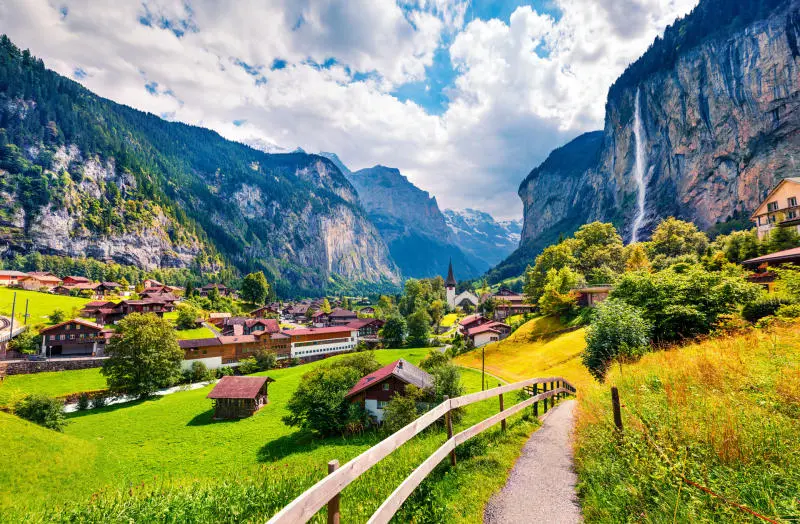 Check in l&agrave;ng Lauterbrunnen Thụy Sĩ thơ mộng, đẹp đắm say 2