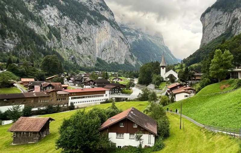 Check in l&agrave;ng Lauterbrunnen Thụy Sĩ thơ mộng, đẹp đắm say 4