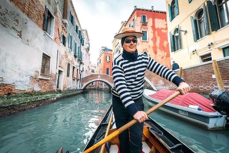 Chiếc thuyền Gondolas &ldquo;quốc d&acirc;n&rdquo; tại th&agrave;nh phố nổi Venice 6