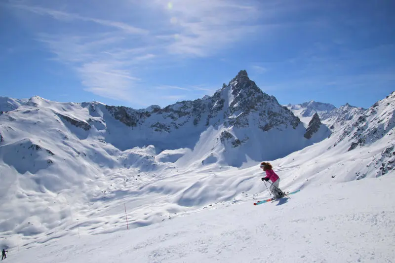 Chinh phục d&atilde;y n&uacute;i Alps được mệnh danh n&oacute;c nh&agrave; của ch&acirc;u &Acirc;u 6