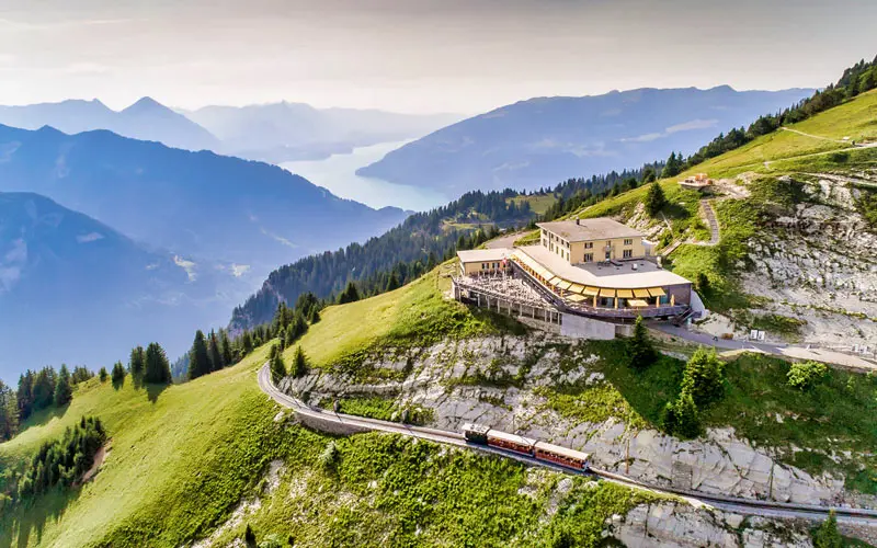 Chinh phục Jungfrau, n&oacute;c nh&agrave; h&ugrave;ng vĩ của ch&acirc;u &Acirc;u 8