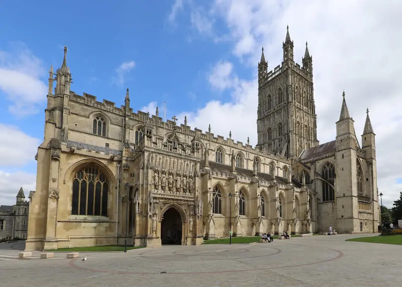 C&oacute; một Gloucester cổ k&iacute;nh b&ecirc;n bờ s&ocirc;ng Severn 5