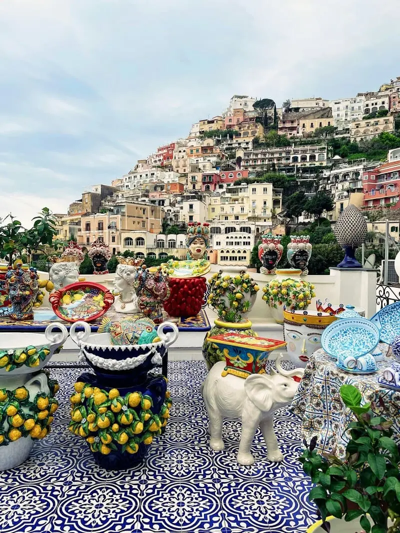 C&oacute; một l&agrave;ng biển Positano y&ecirc;n b&igrave;nh b&ecirc;n bờ biển Amalfi 6